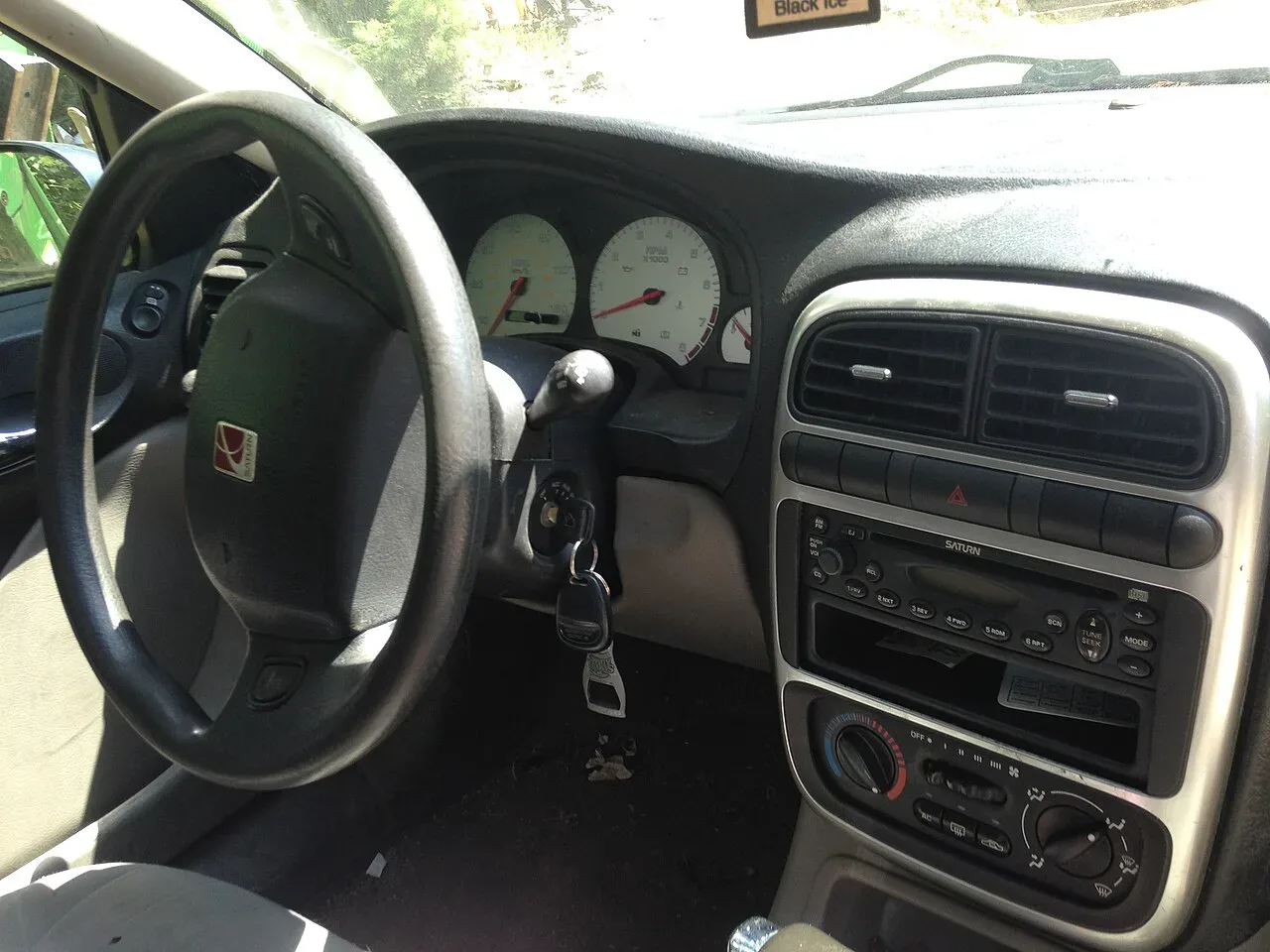 Saturn LS, interior