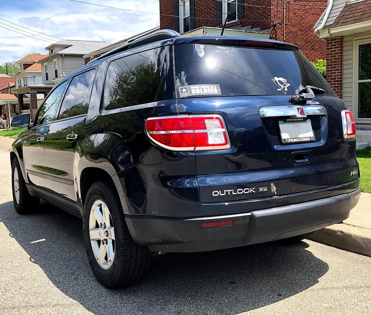 Saturn Outlook, rear