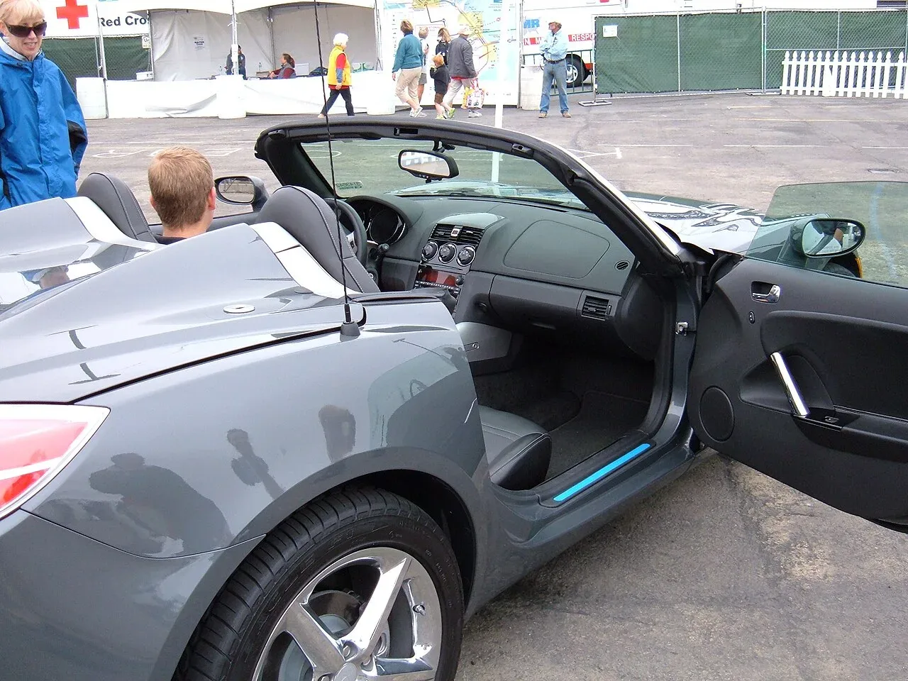 Saturn SKY, side
