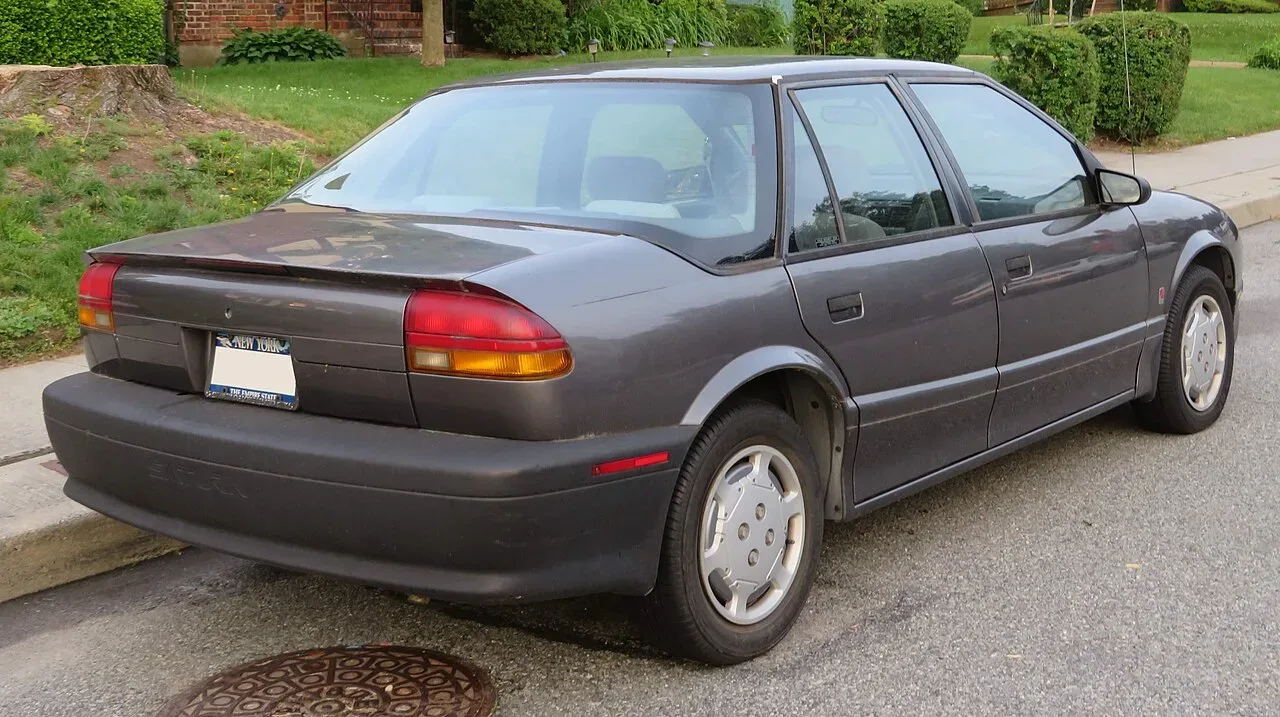 Saturn SL, rear