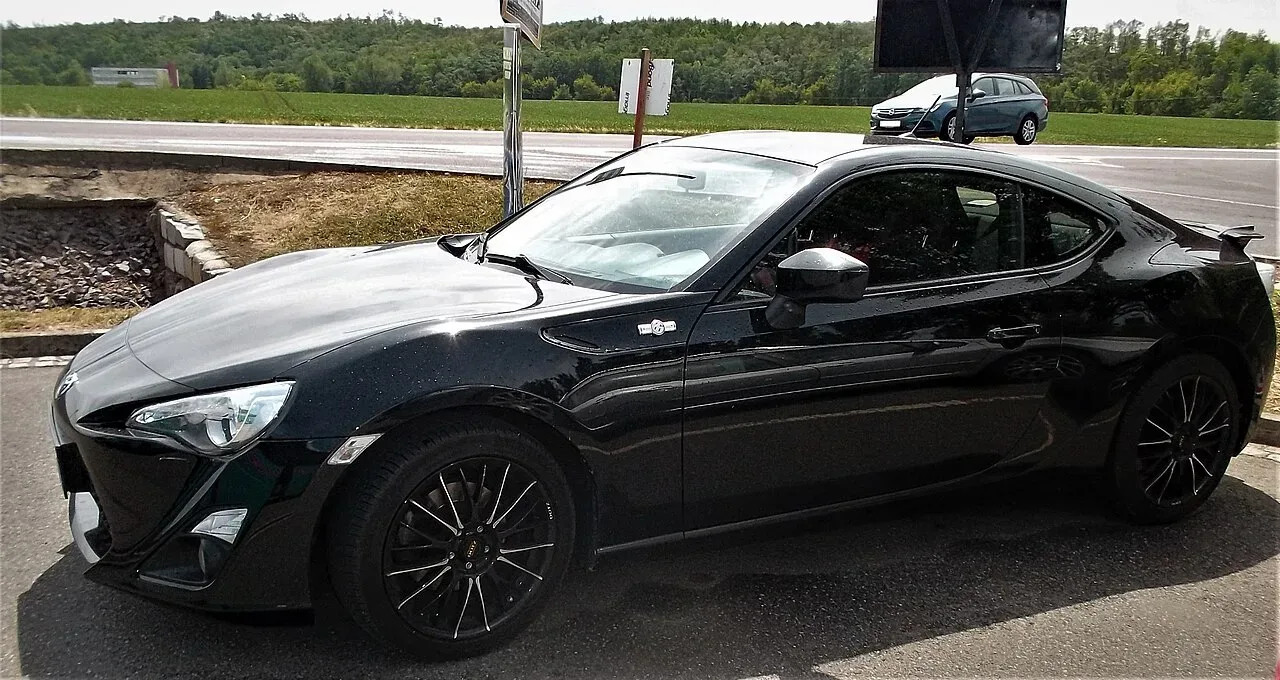 Scion FR-S, side