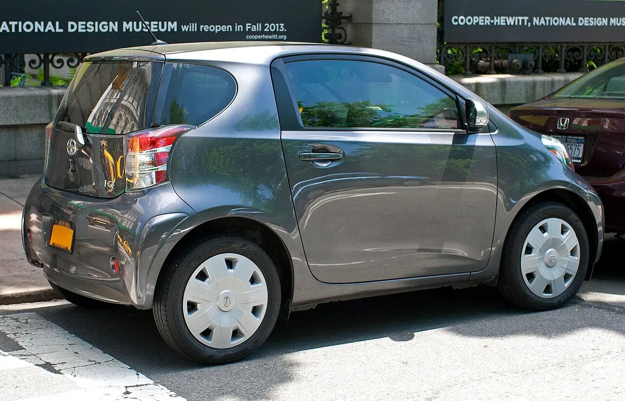 Scion iQ, rear