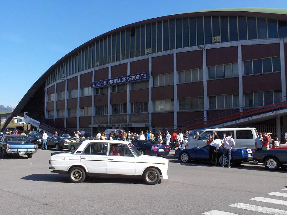 SEAT 124, side