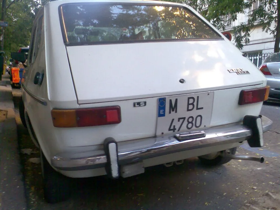 SEAT 127, rear
