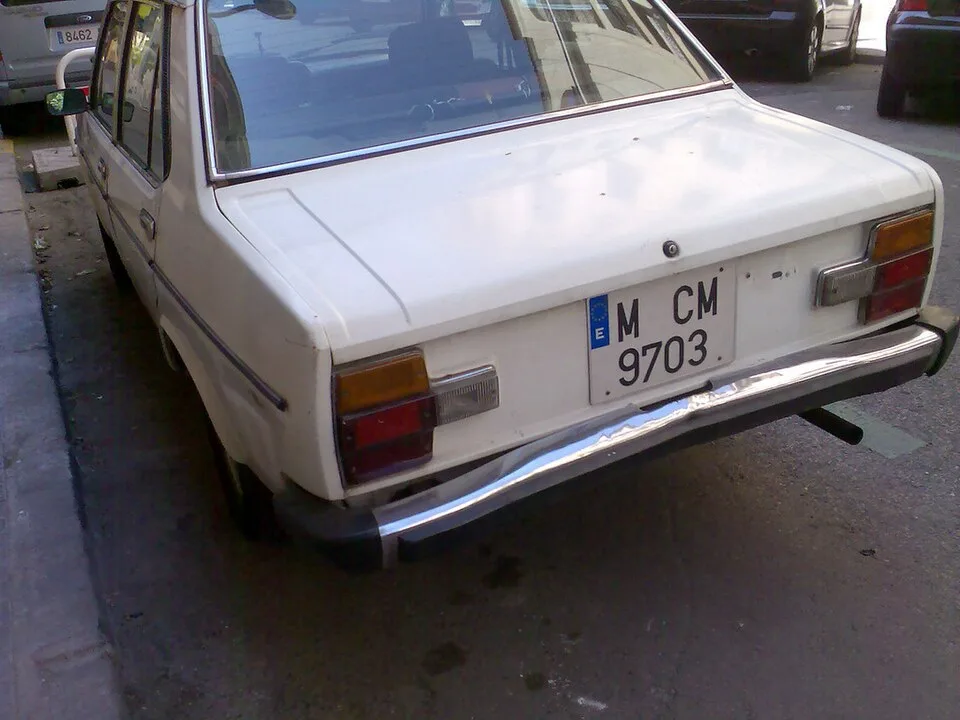SEAT 131, rear