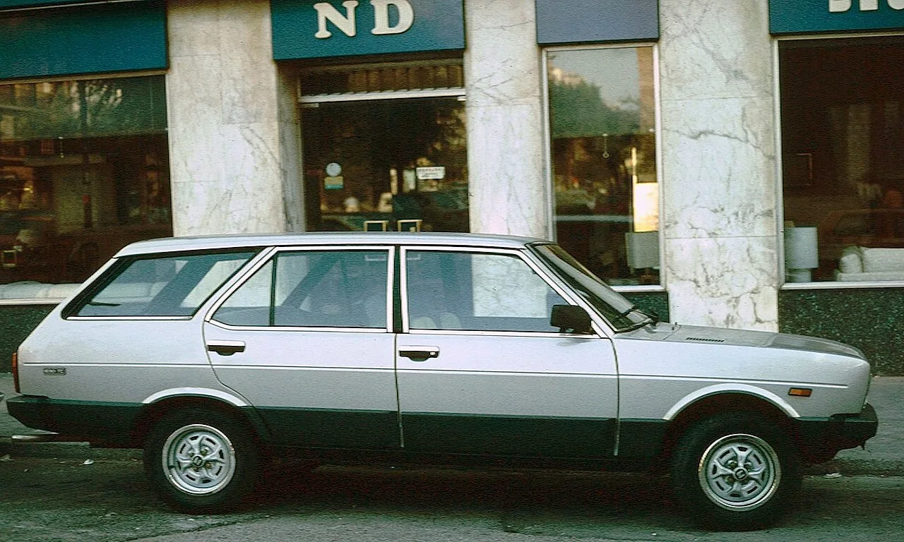 SEAT 131, side