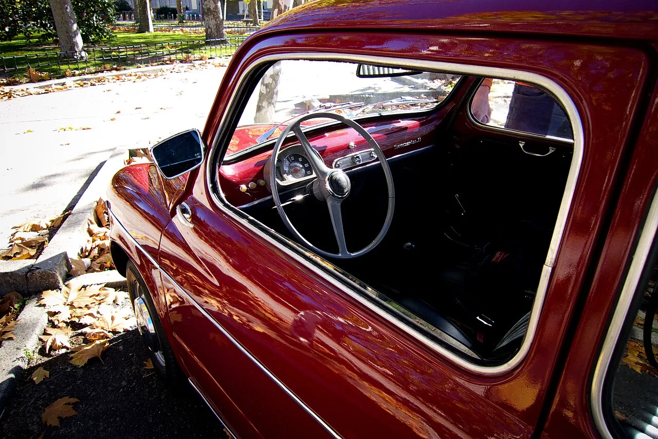SEAT 600, interior