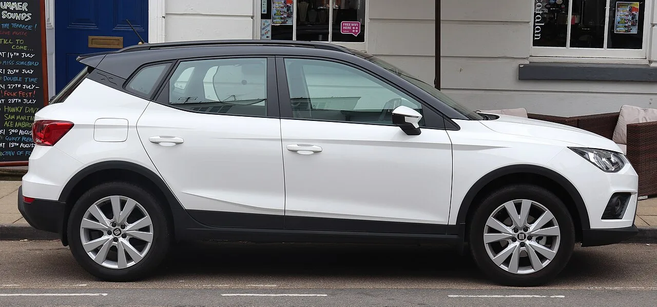 SEAT Arona, side