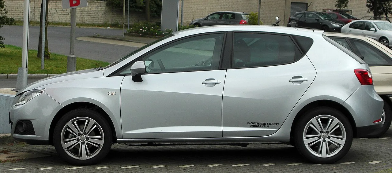 SEAT Ibiza Mk1, side