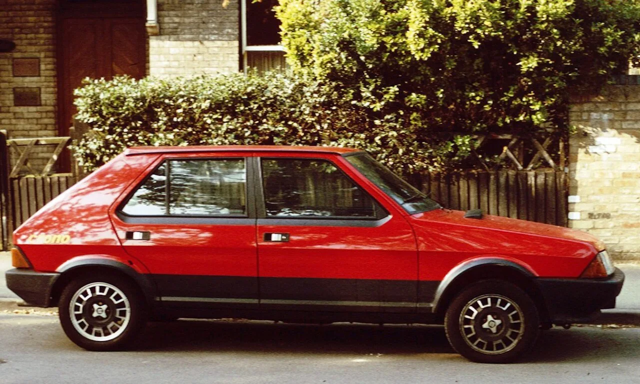 SEAT Ronda, side