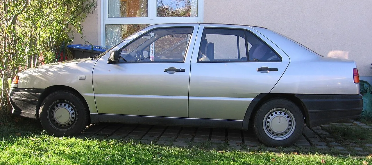 SEAT Toledo Mk1, side