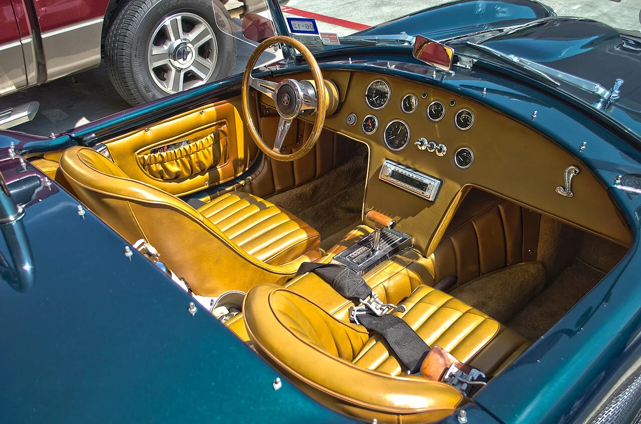 Shelby Cobra, interior