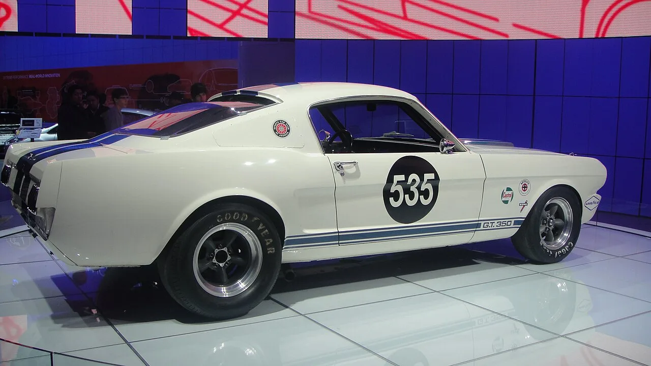Shelby GT350, side