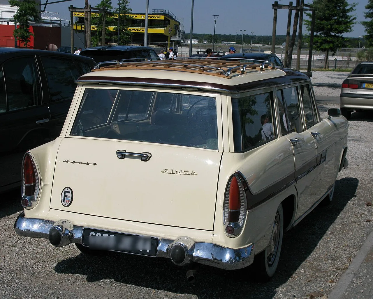 Simca Vedette, rear