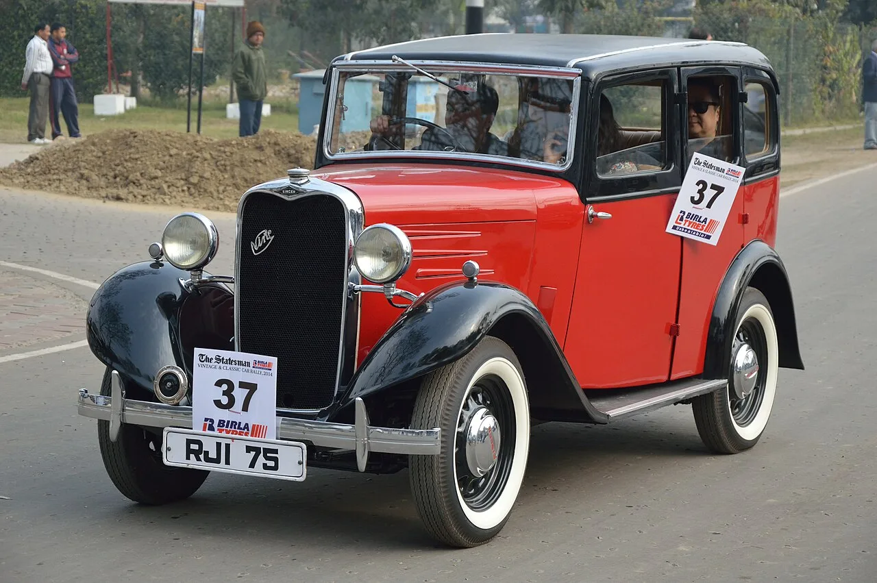 Singer Nine, rear