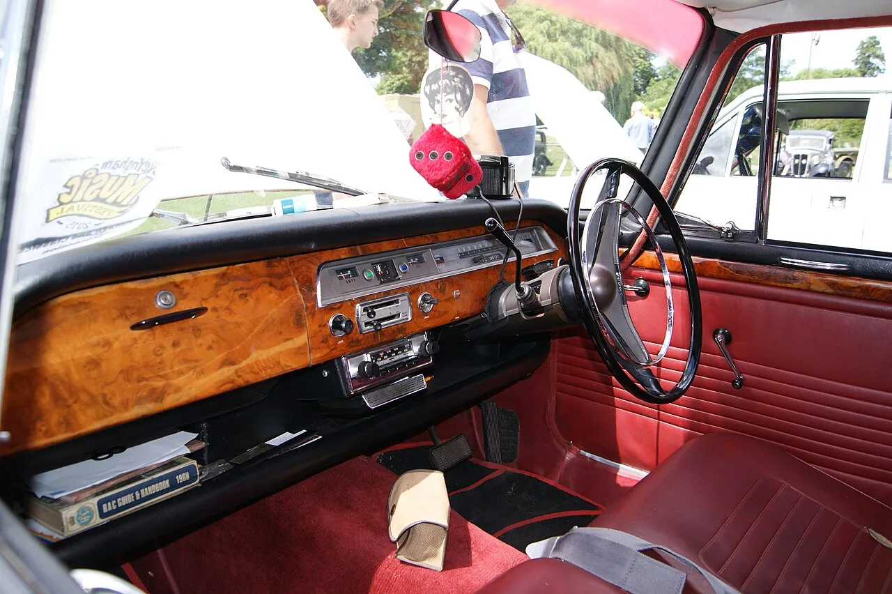 Singer Vogue, interior