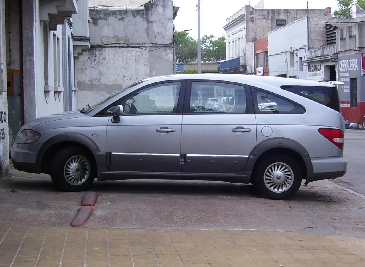 SsangYong Rodius second generation, side