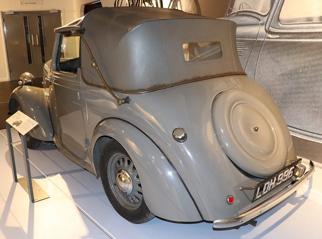 Standard Eight, rear