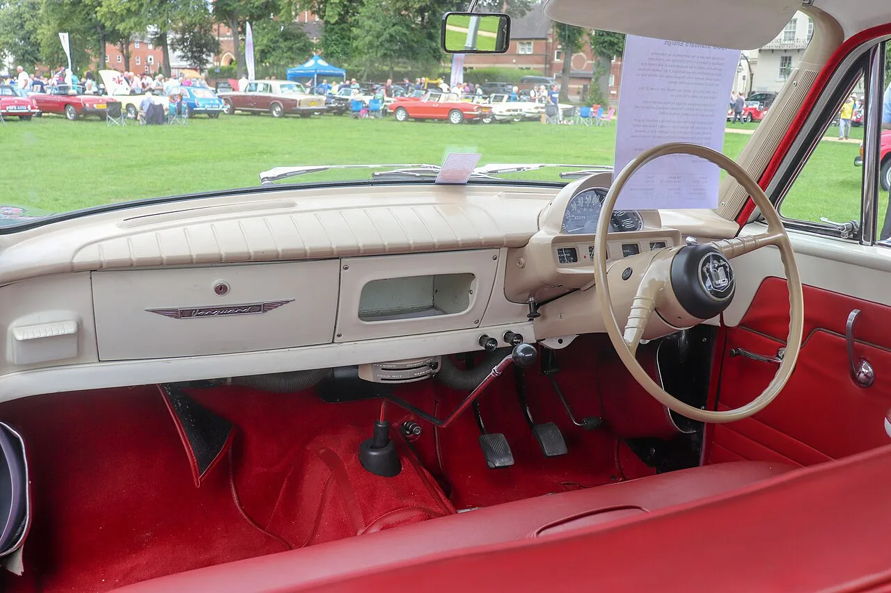 Standard Ensign, interior