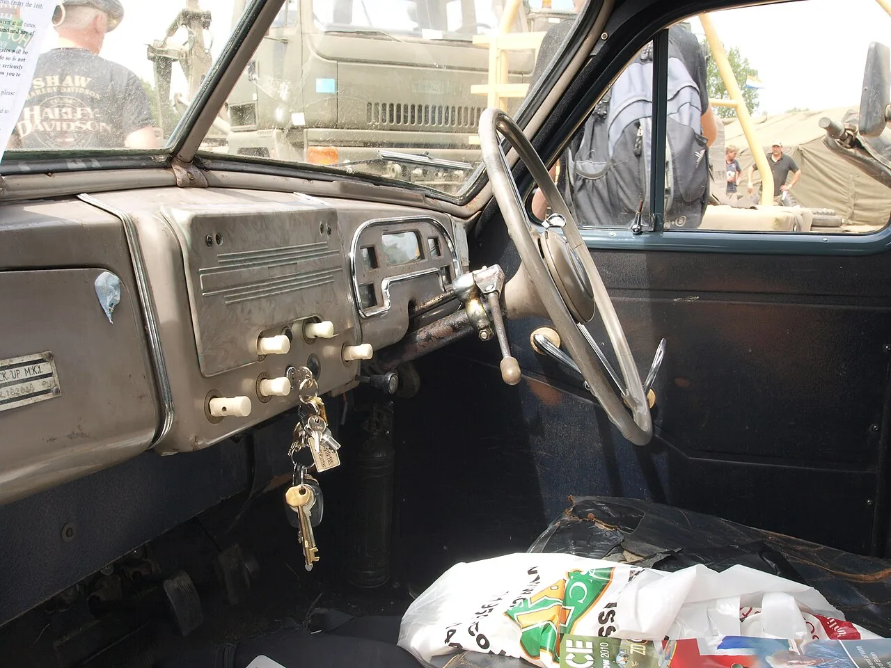 Standard Vanguard Sportsman, interior