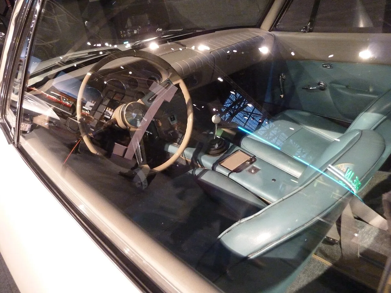 Studebaker Avanti, interior
