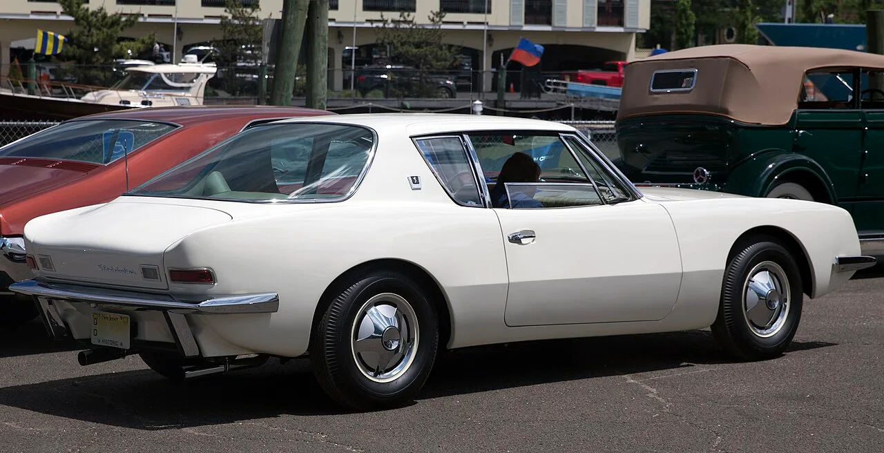 Studebaker Avanti, side