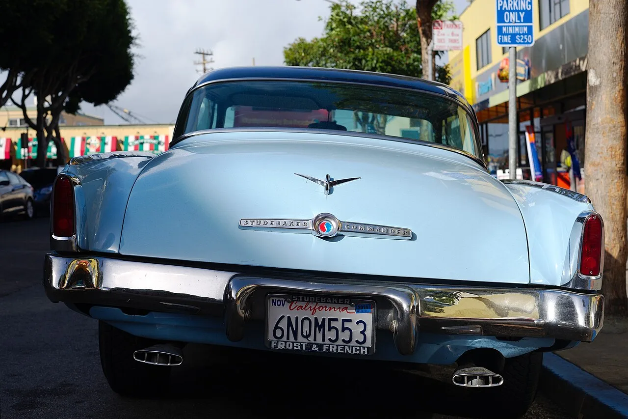 Studebaker Commander, rear