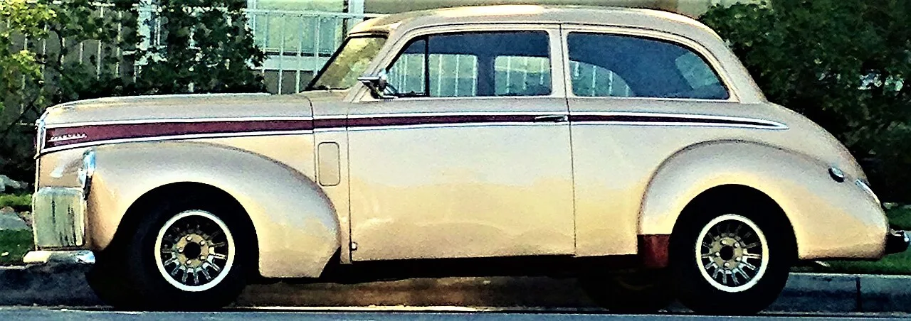 Studebaker Commander, side