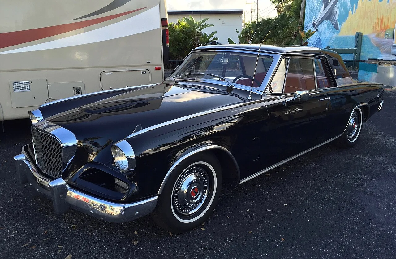 Studebaker Gran Turismo Hawk, interior