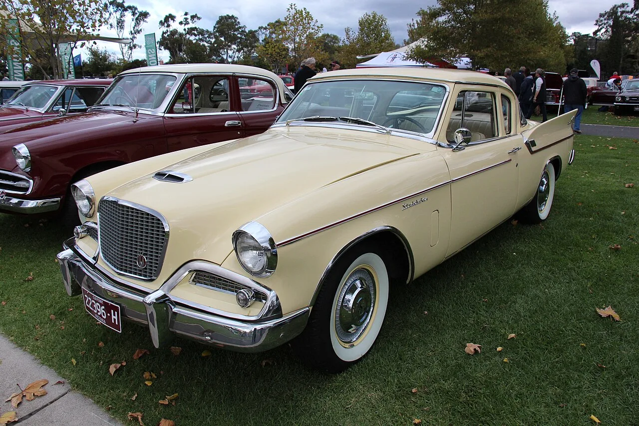 Studebaker Silver Hawk, side