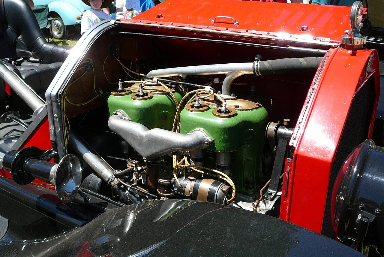 Stutz Bearcat, side