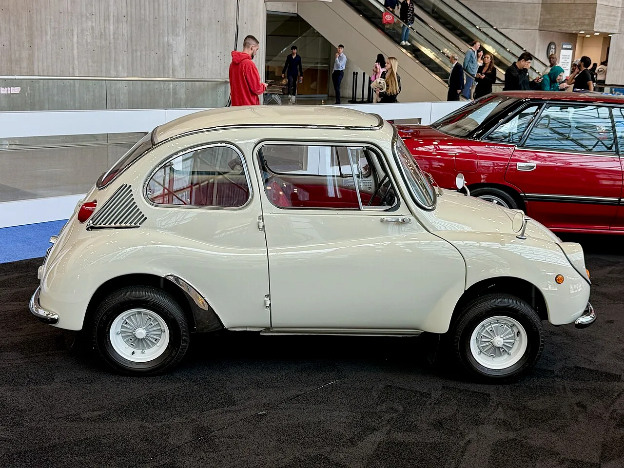 Subaru 360, side
