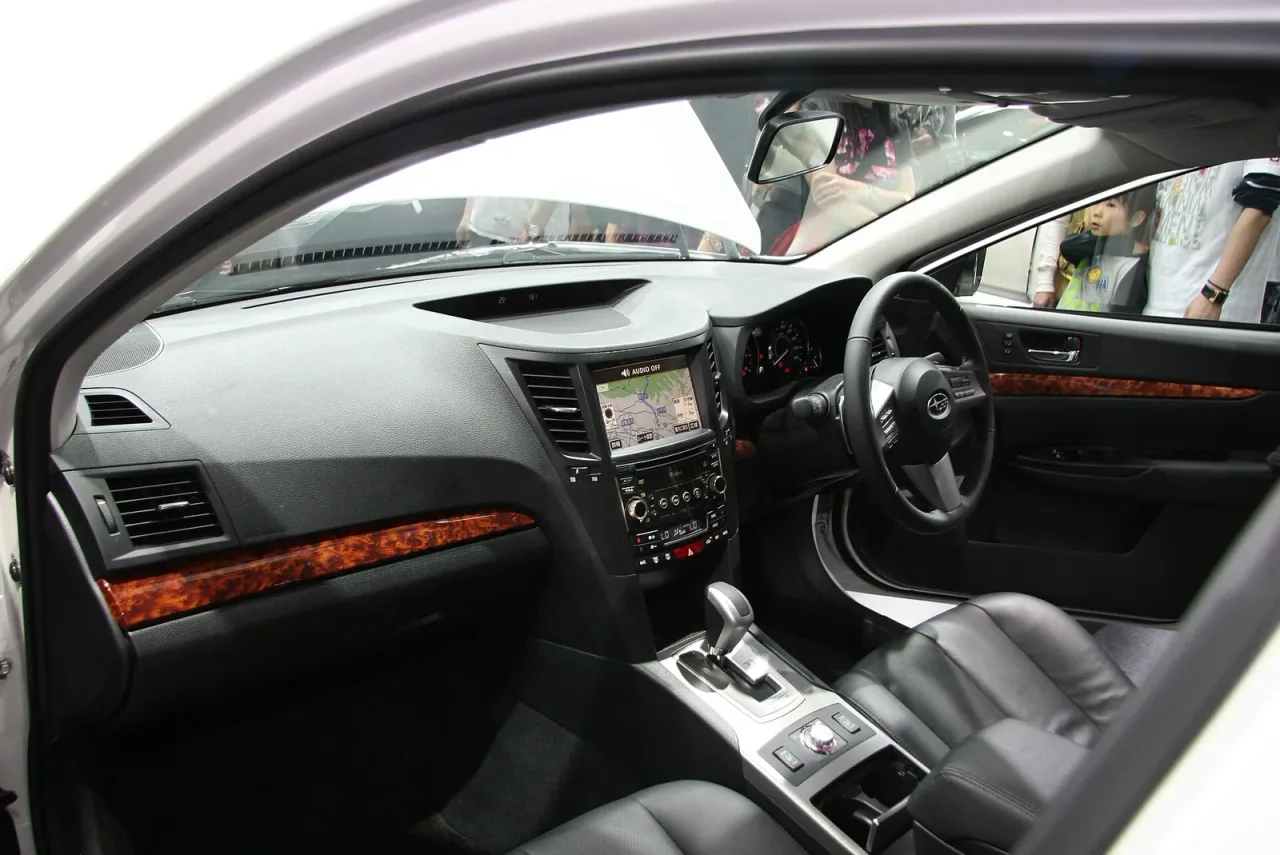 Subaru Legacy, interior