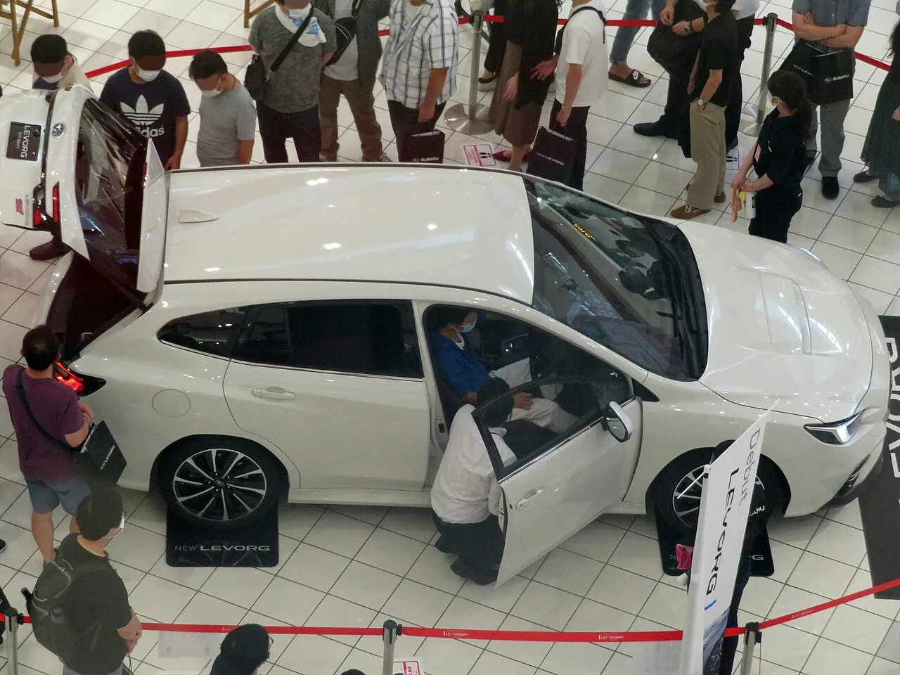 Subaru Levorg, side