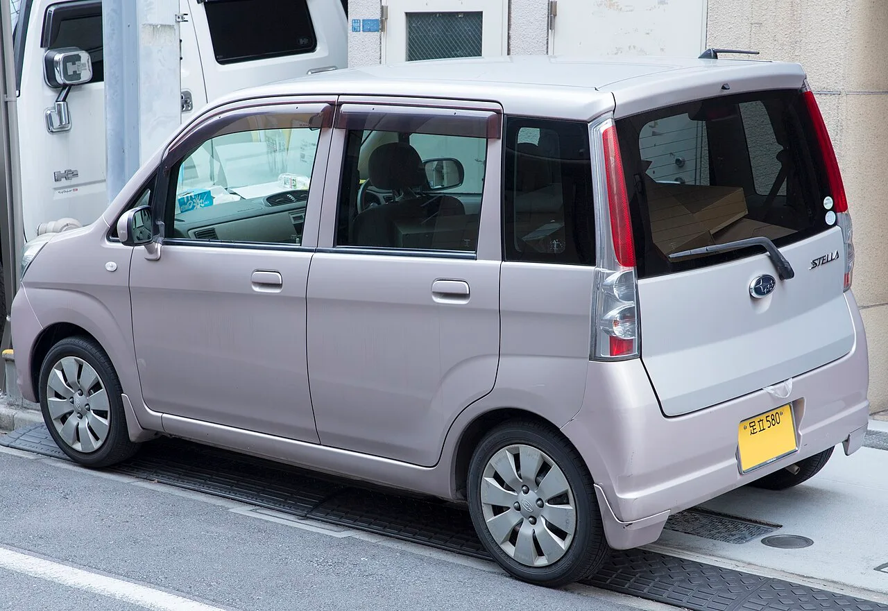 Subaru Stella, rear