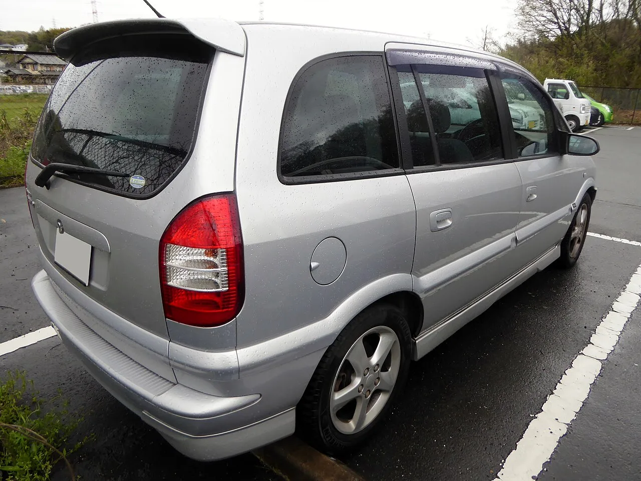 Subaru Traviq, rear