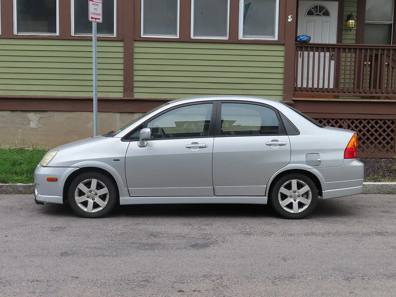 Suzuki Aerio, side