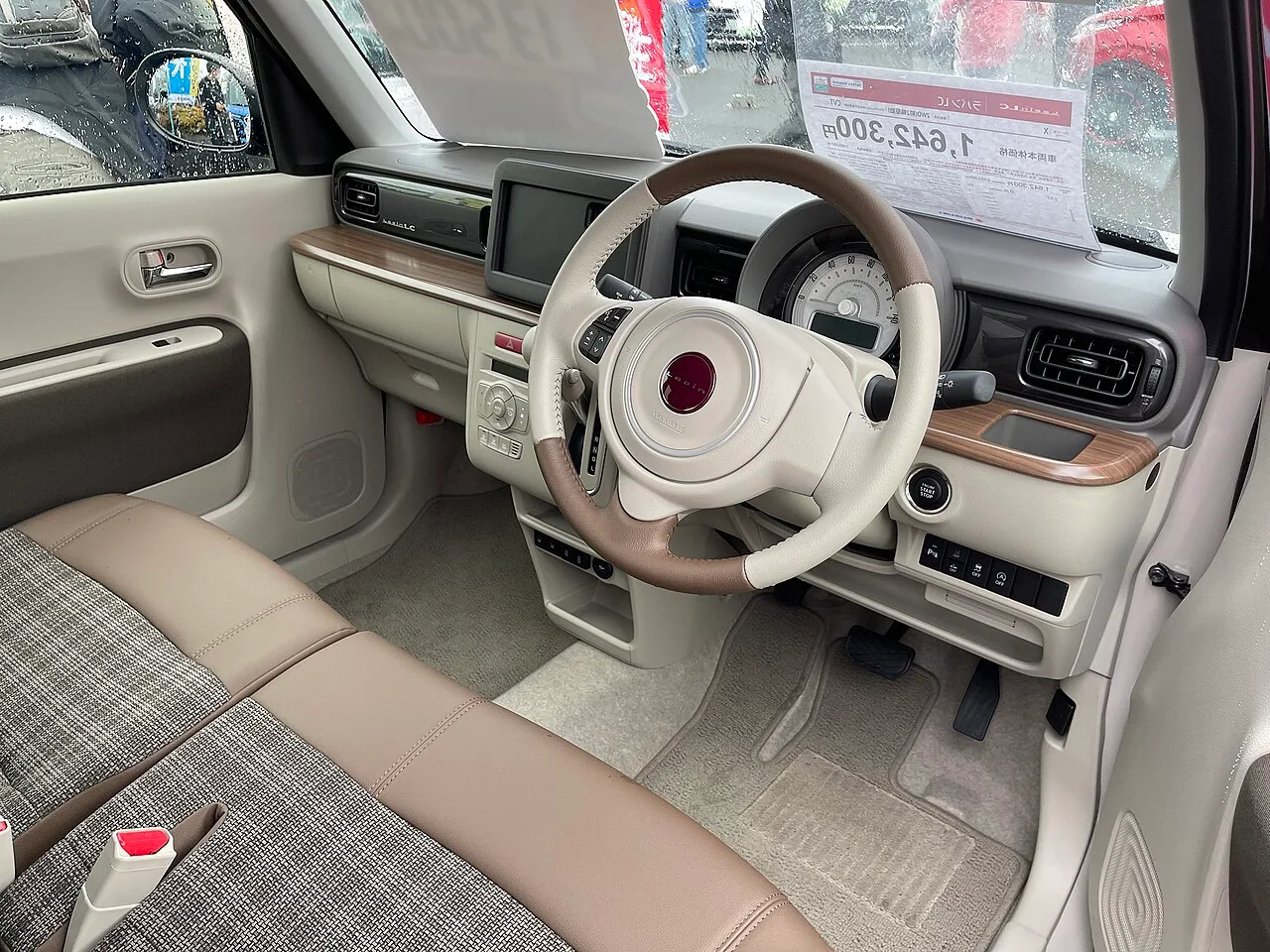 Suzuki Alto Lapin, interior
