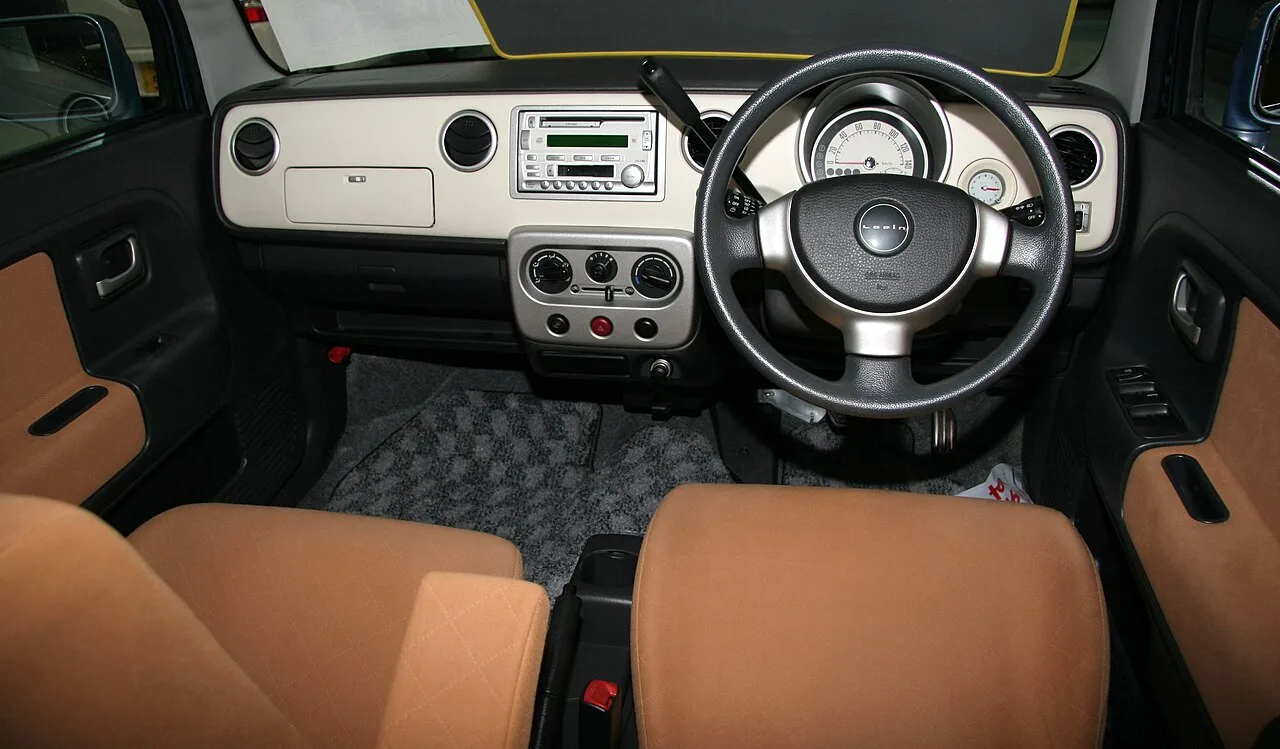Suzuki Alto Lapin, interior