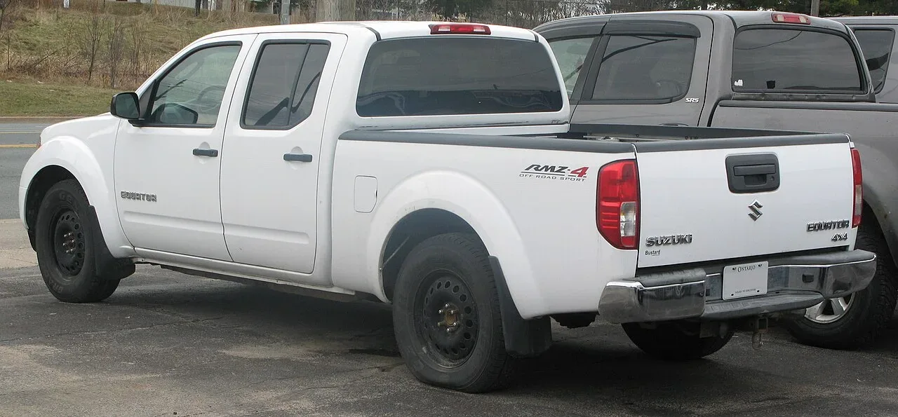 Suzuki Equator, rear