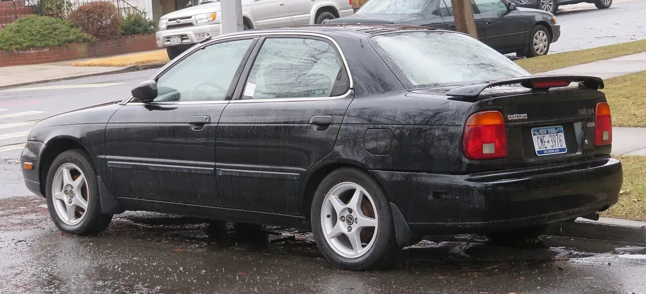 Suzuki Esteem, rear