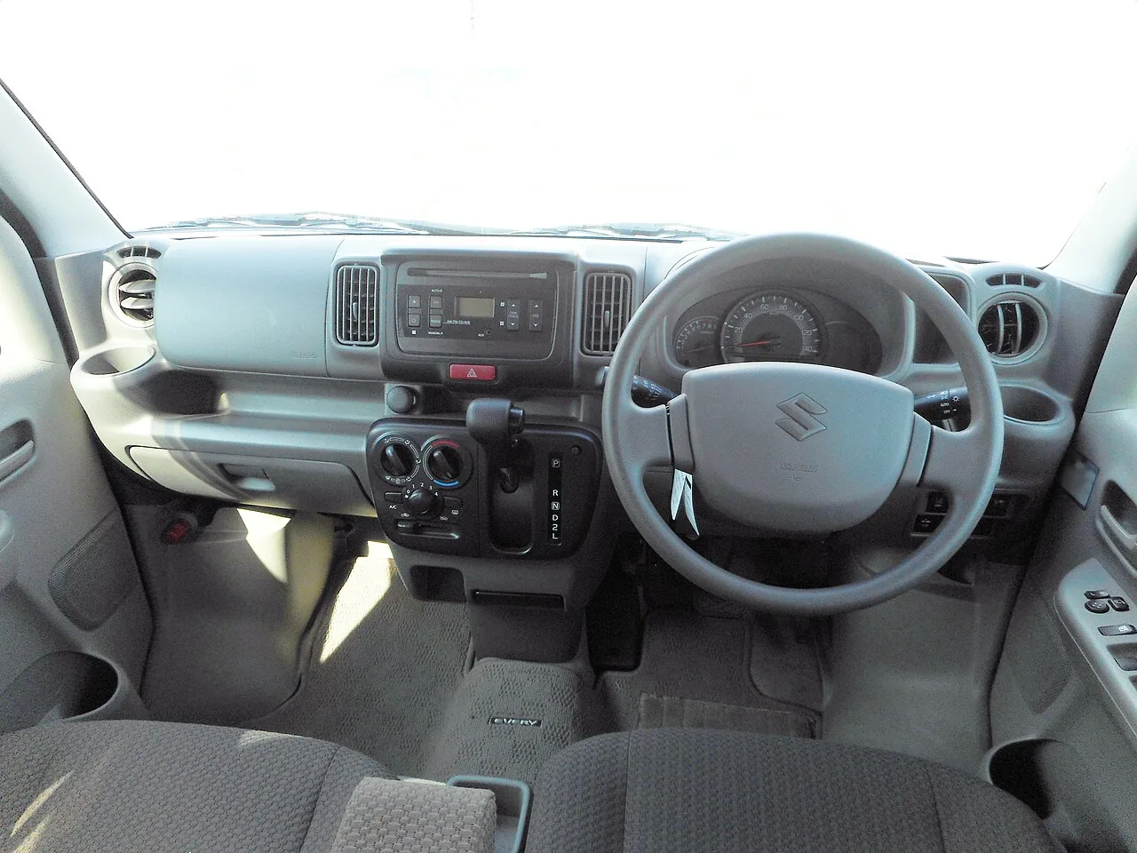 Suzuki Every sixth generation DA17 / DA18, interior