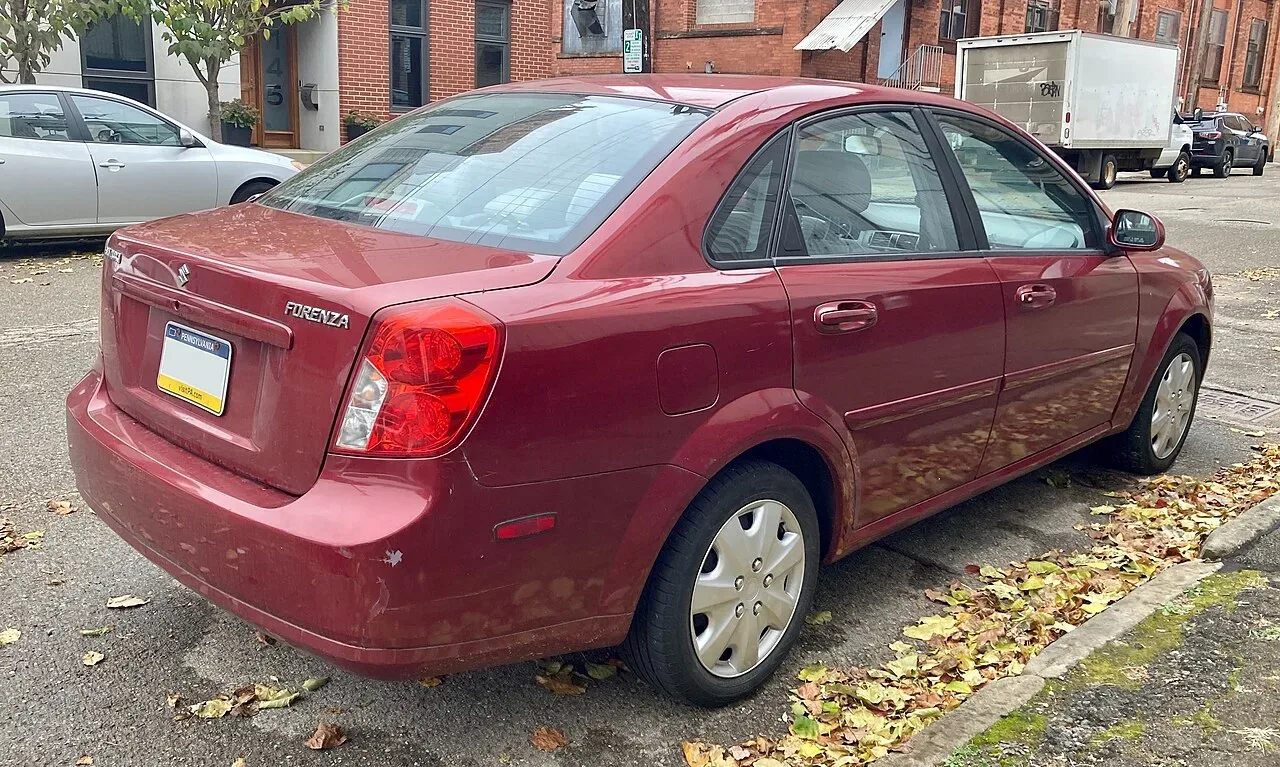 Suzuki Forenza, rear