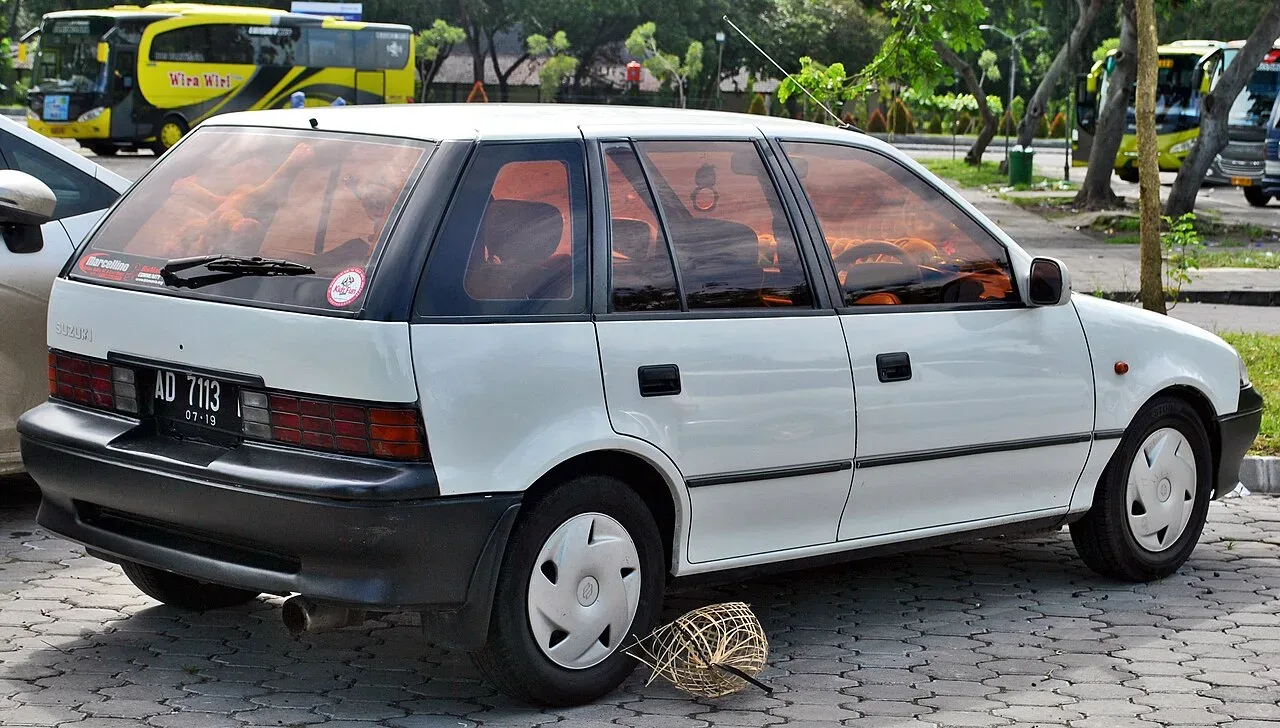 Suzuki Forsa, rear