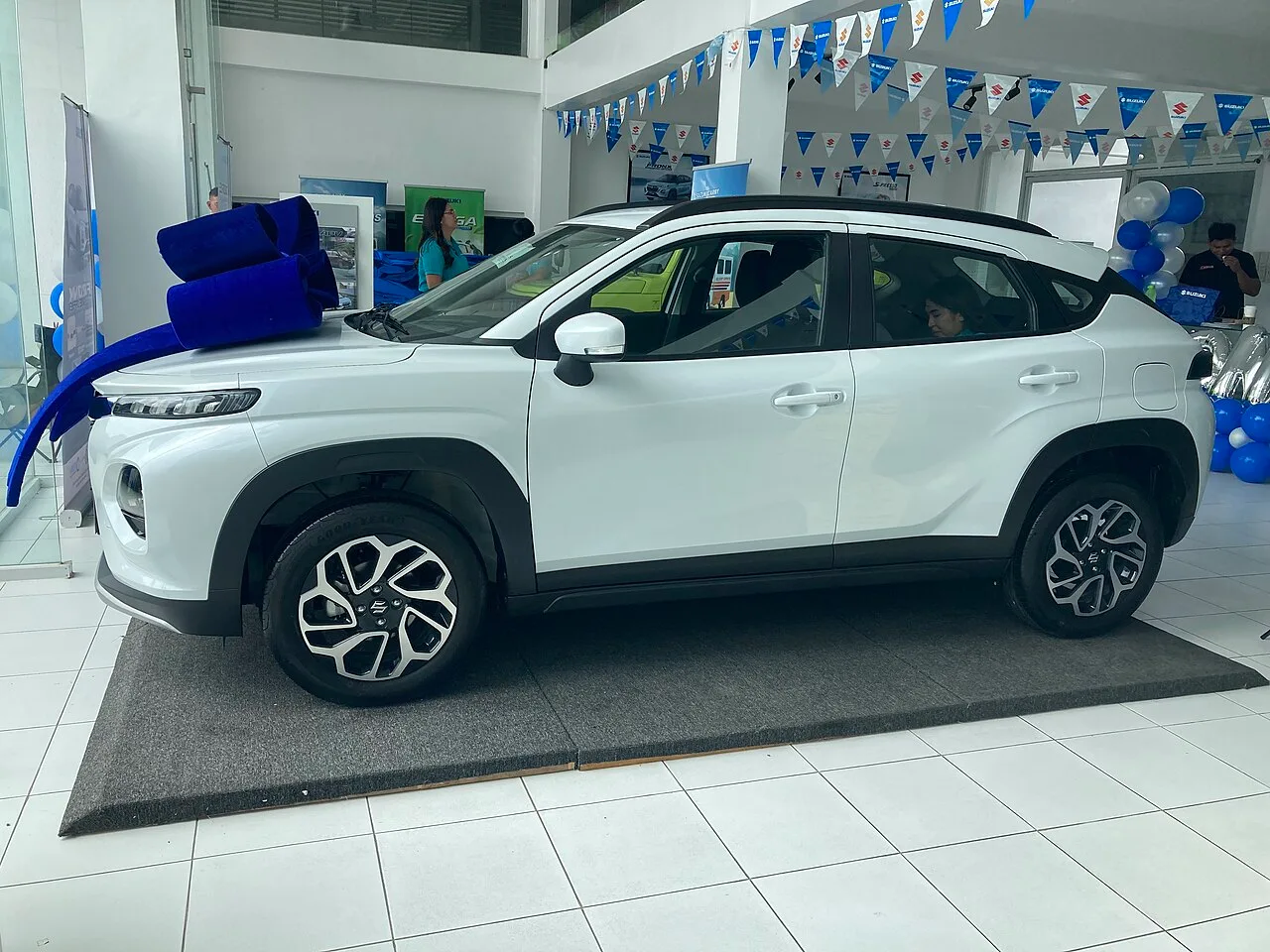 Suzuki Fronx, side