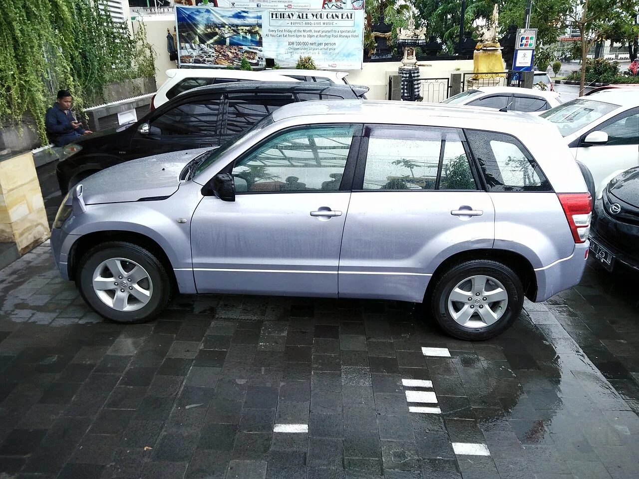 Suzuki Grand Vitara, side