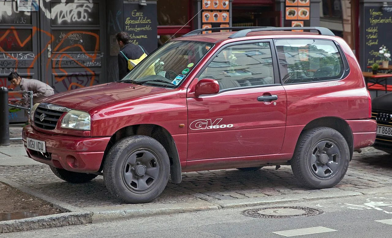 Suzuki Grand Vitara, side