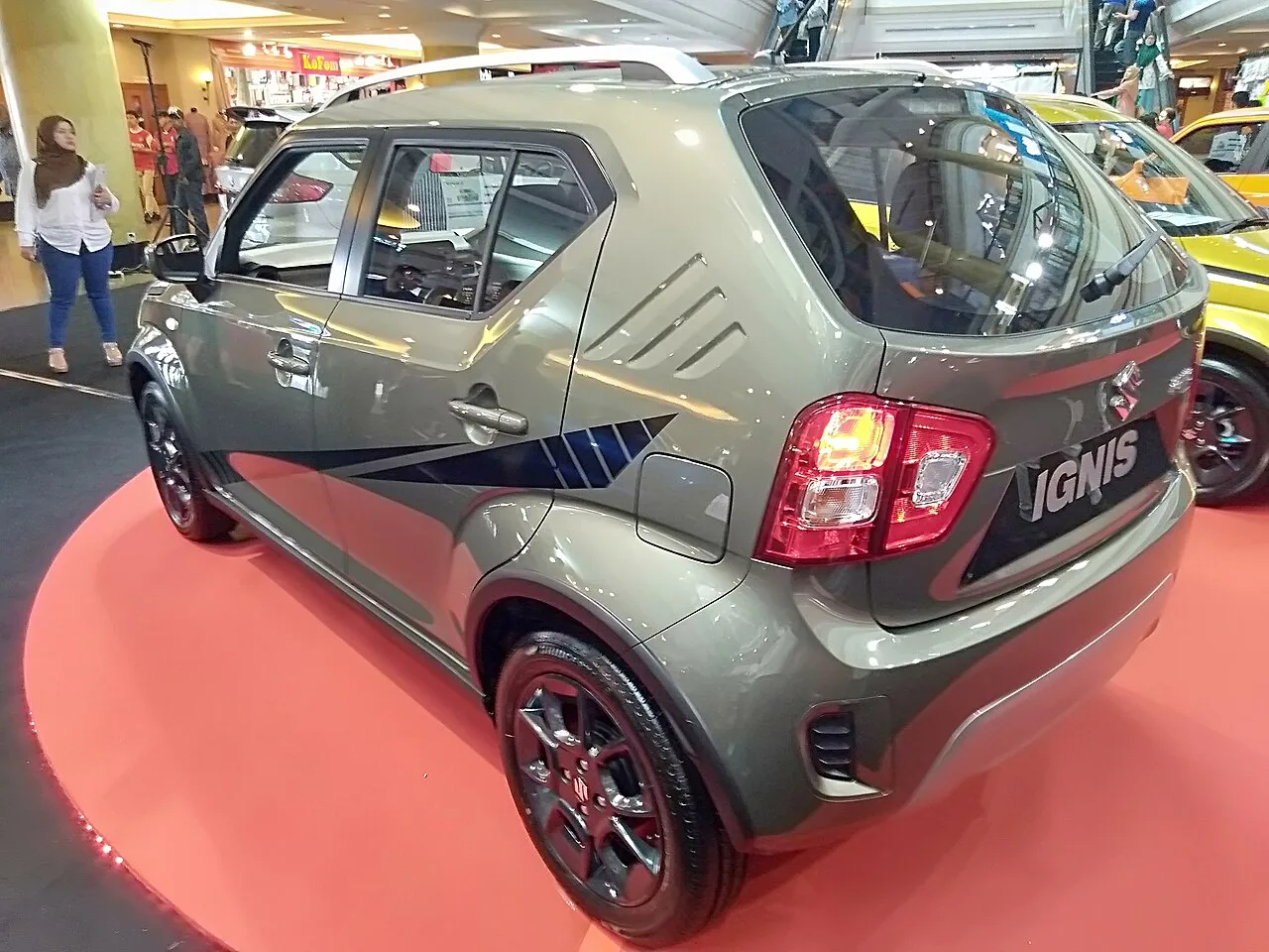 Suzuki Ignis MH / Chevrolet Cruze, rear