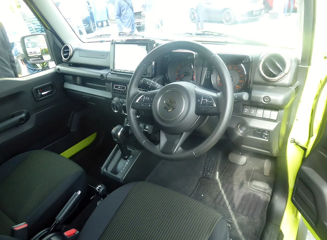 Suzuki Jimny LJ10, interior