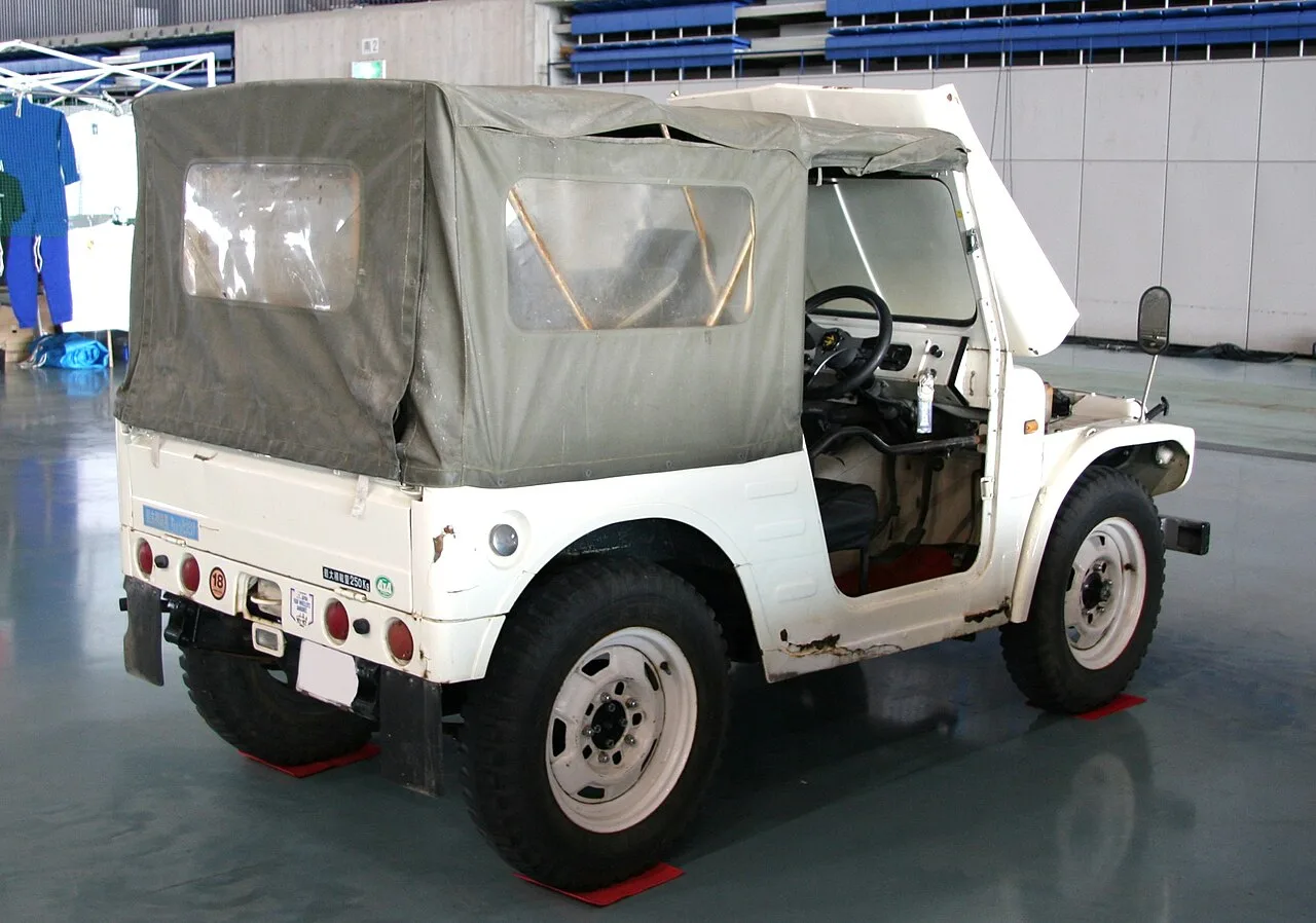 Suzuki Jimny LJ20, rear
